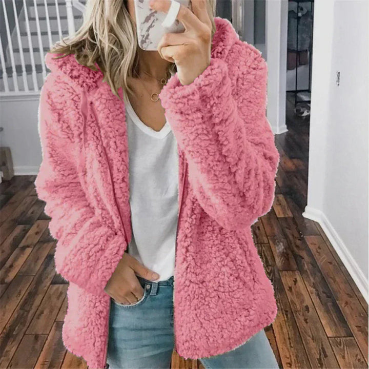 Karin-Hilde | Winterjacke aus weichem Teddystoff mit Kapuze und Reißverschluss