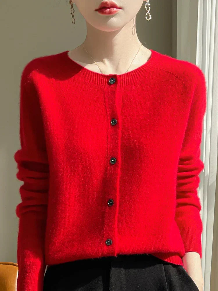 Roswitha | Feine Strickjacke mit geknöpfter Front