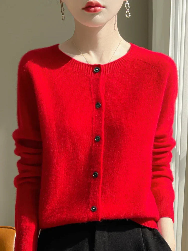 Roswitha | Feine Strickjacke mit geknöpfter Front