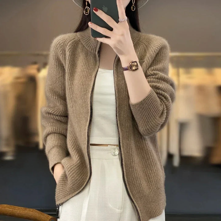 Rosemarie | Strickjacke mit Stehkragen und Reißverschluss