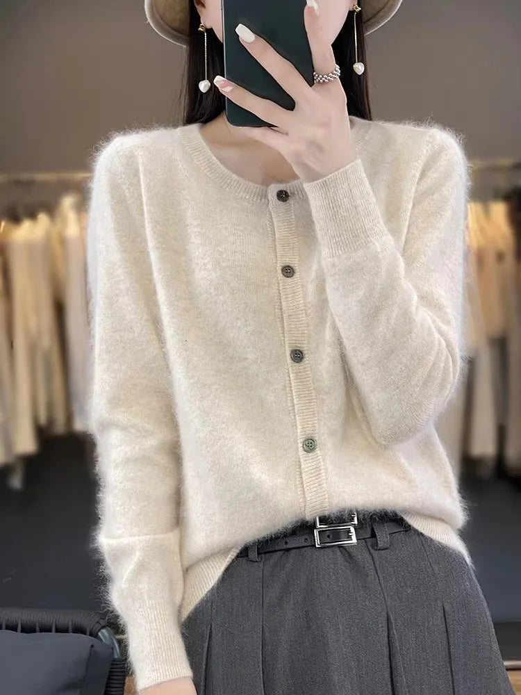 Marlies | Strickjacke mit Rundhalsausschnitt und Knöpfen