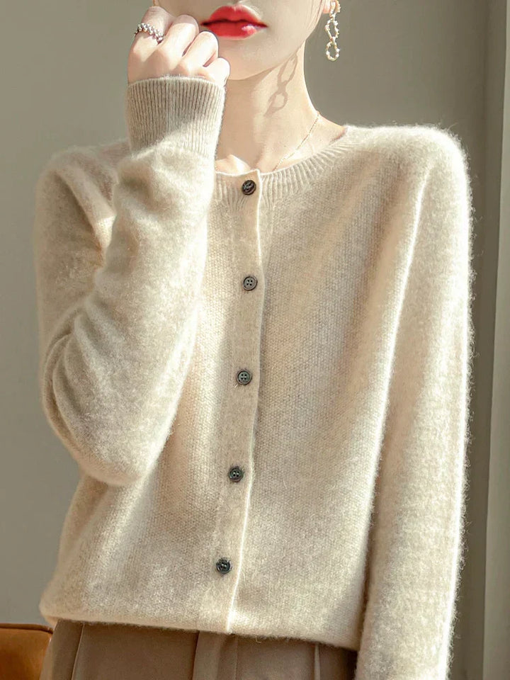 Roswitha | Feine Strickjacke mit geknöpfter Front