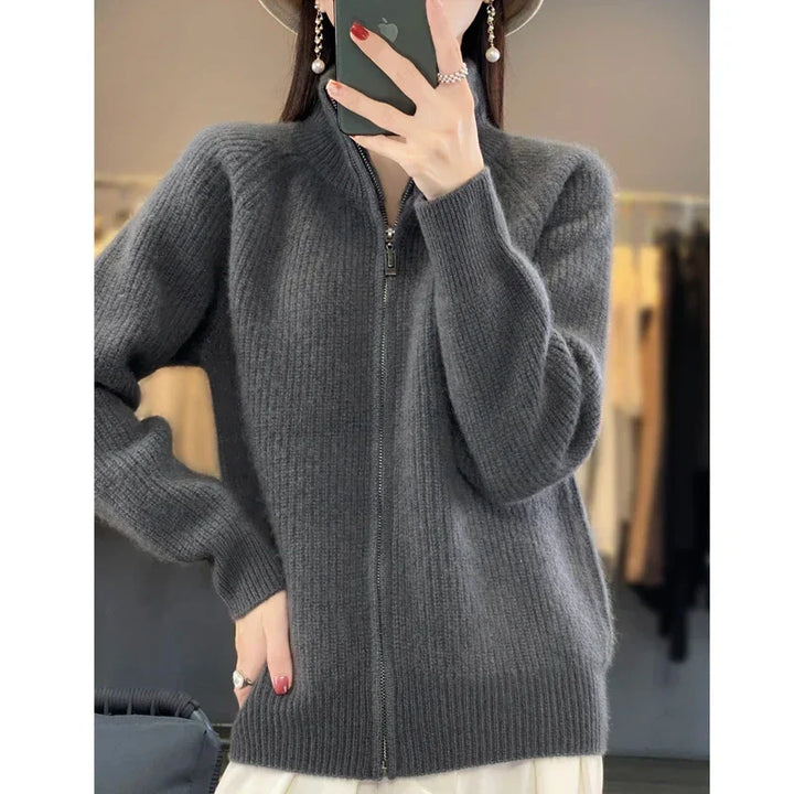 Rosemarie | Strickjacke mit Stehkragen und Reißverschluss