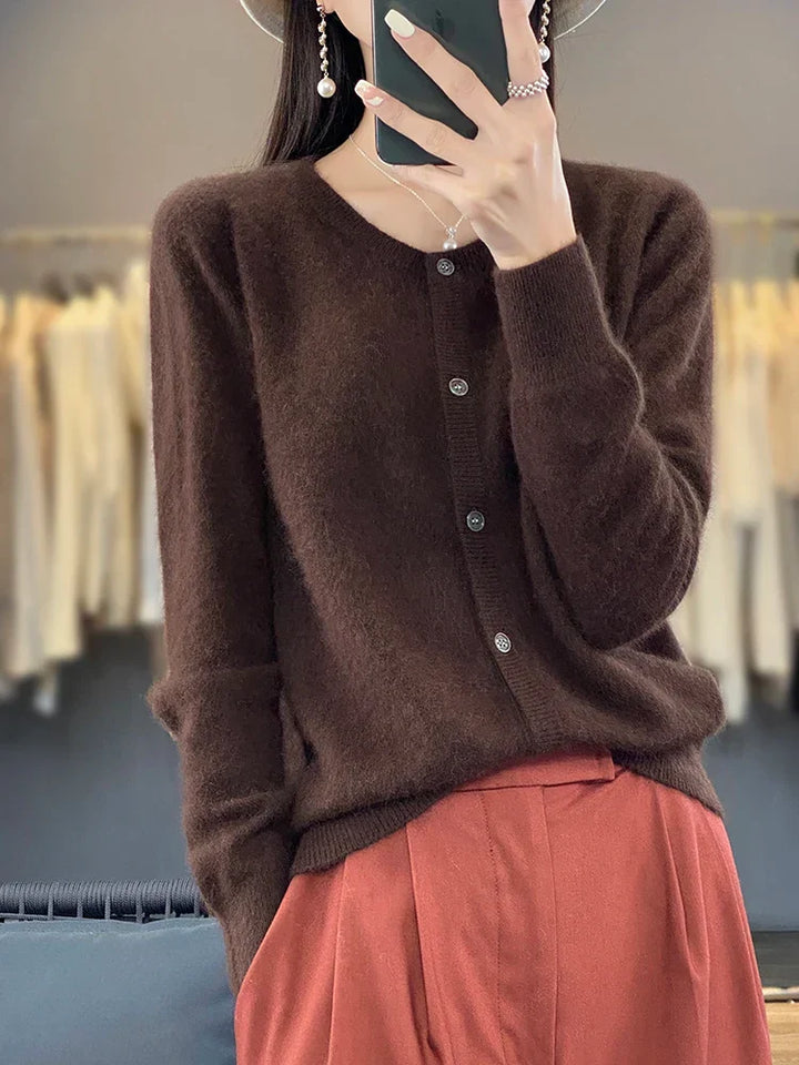 Marlies | Strickjacke mit Rundhalsausschnitt und Knöpfen