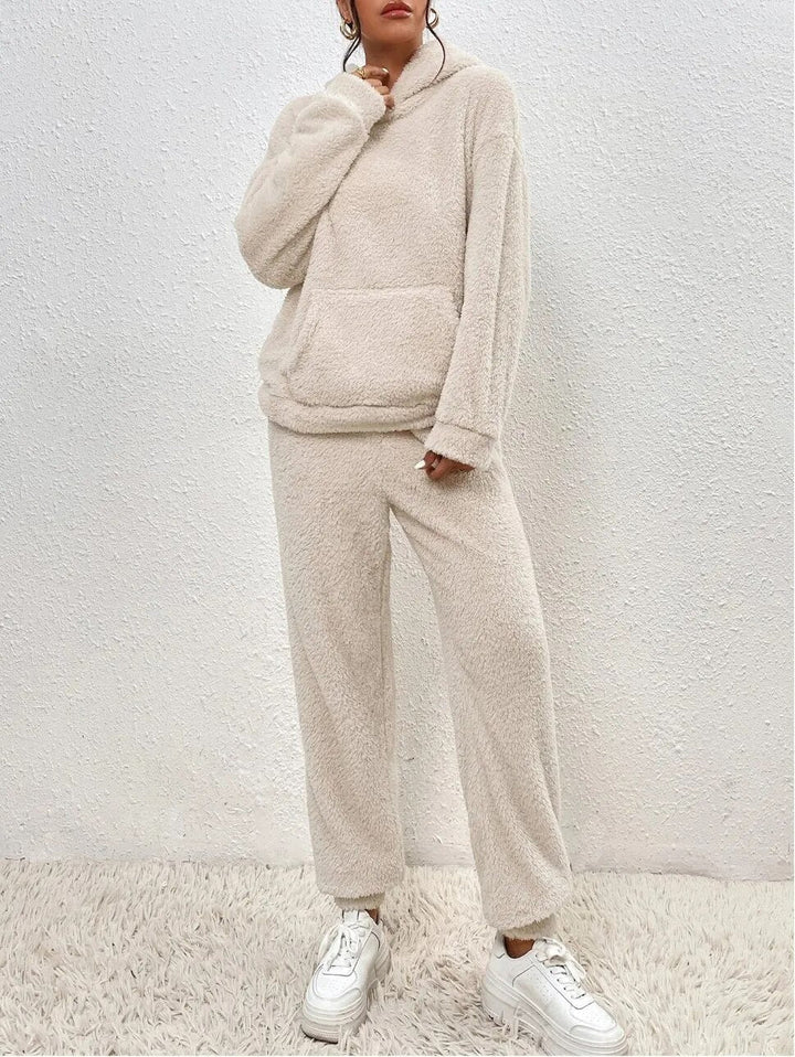 Kunhild | Hausanzug aus Teddystoff mit Kapuze und Kängurutasche