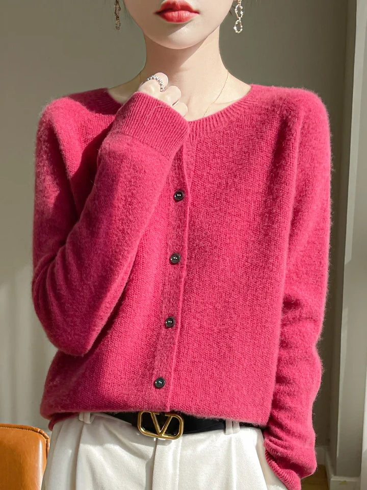 Roswitha | Feine Strickjacke mit geknöpfter Front