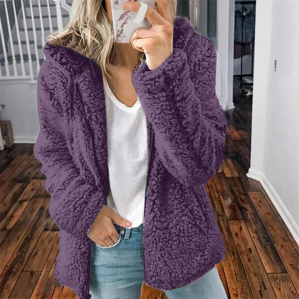 Karin-Hilde | Winterjacke aus weichem Teddystoff mit Kapuze und Reißverschluss