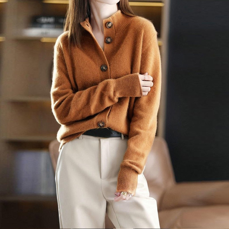 Käthe | Weiche warme Strickjacke mit Knopfleiste