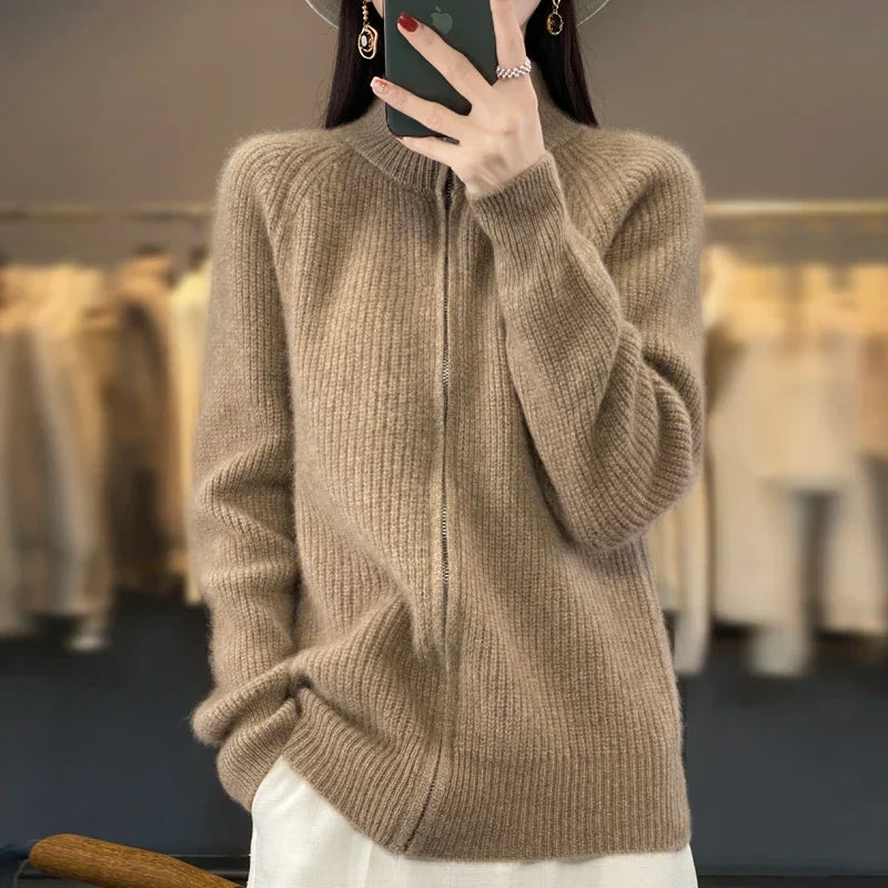 Rosemarie | Strickjacke mit Stehkragen und Reißverschluss