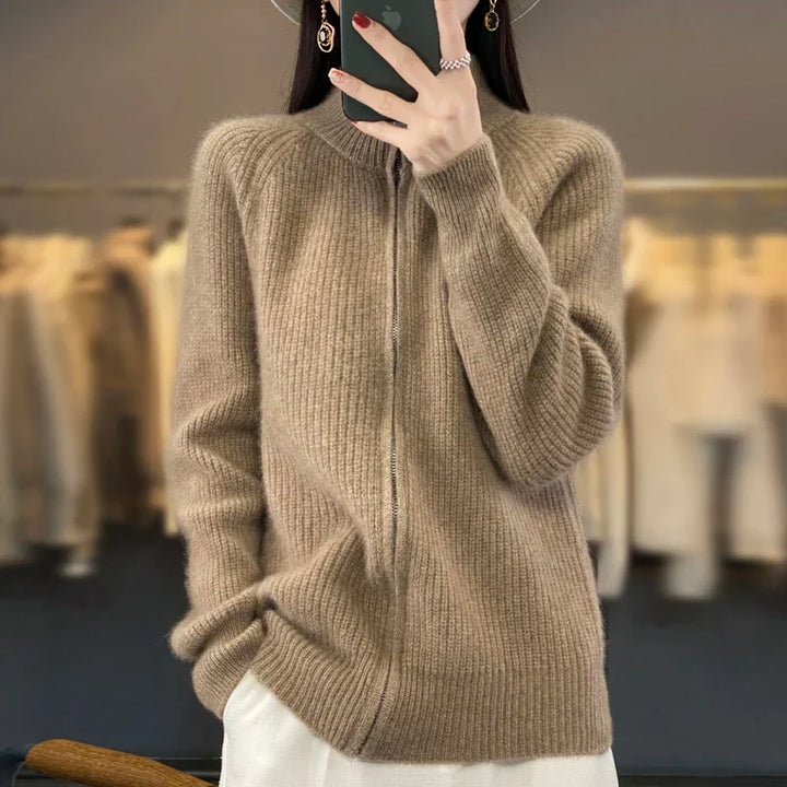 Rosemarie | Strickjacke mit Stehkragen und Reißverschluss