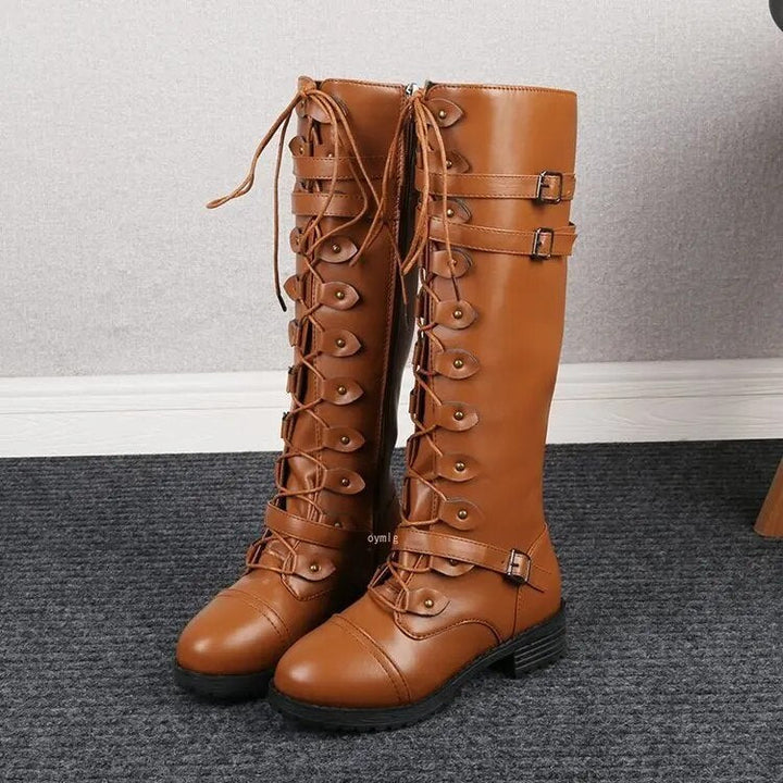 Marie-Rose | Stiefel aus veganem Leder mit Schnürung und Schnallendetail