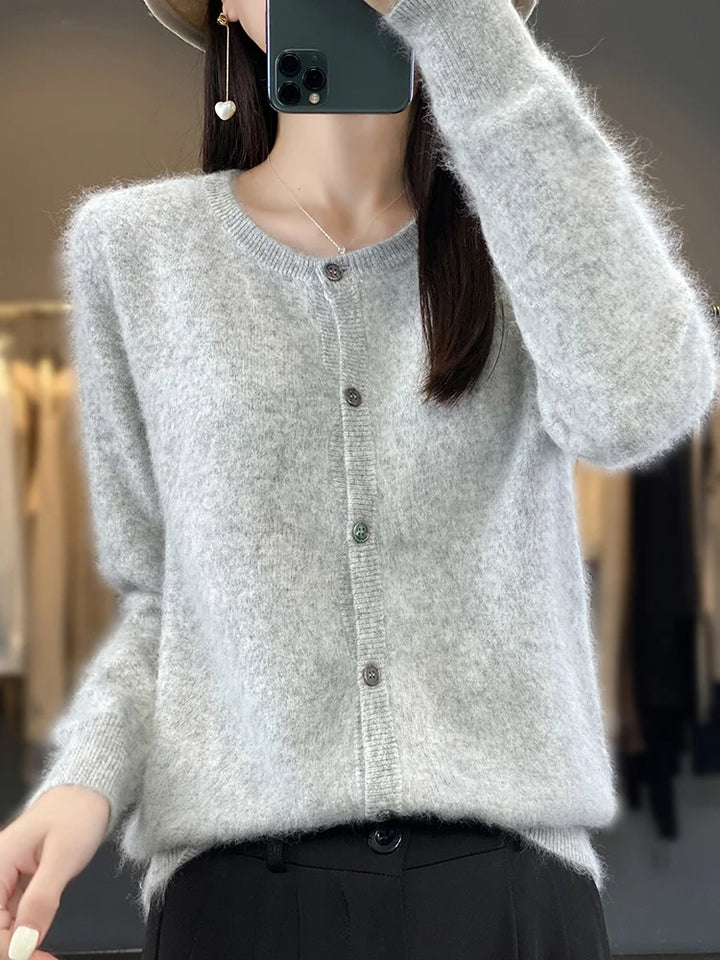 Marlies | Strickjacke mit Rundhalsausschnitt und Knöpfen