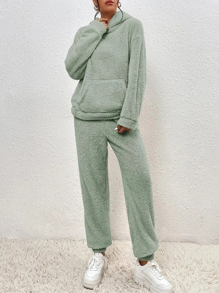 Kunhild | Hausanzug aus Teddystoff mit Kapuze und Kängurutasche