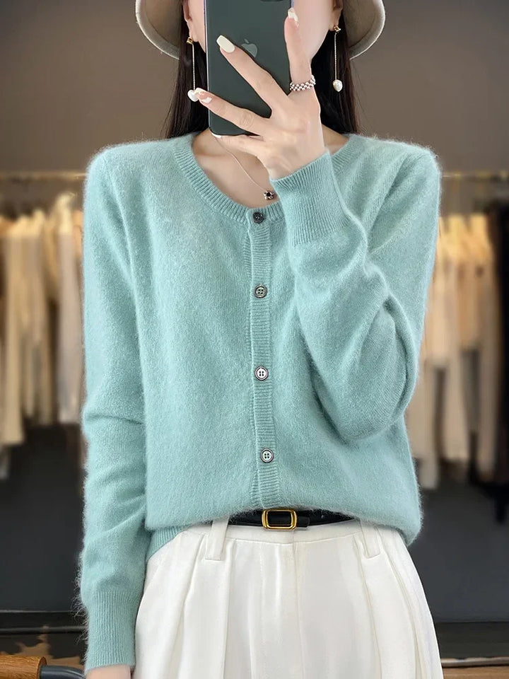 Marlies | Strickjacke mit Rundhalsausschnitt und Knöpfen