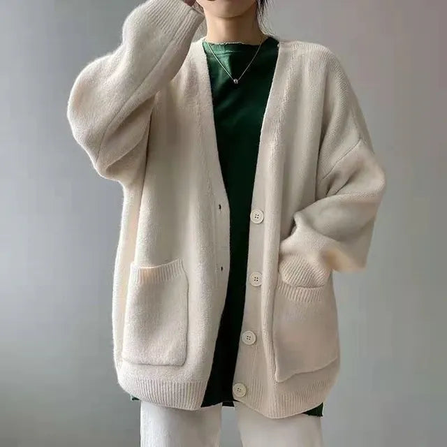 Anna-Trud | Strickjacke mit V-Ausschnitt und Knopfleiste