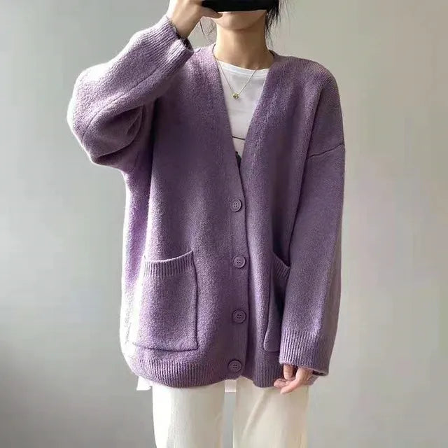 Anna-Trud | Strickjacke mit V-Ausschnitt und Knopfleiste