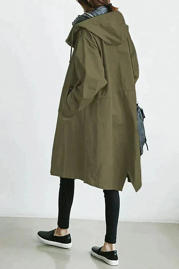 Ingeborg | Regenjacke mit Knopfleiste und verstellbarer Kapuze