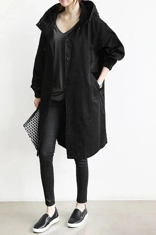 Ingeborg | Regenjacke mit Knopfleiste und verstellbarer Kapuze