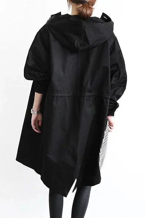 Ingeborg | Regenjacke mit Knopfleiste und verstellbarer Kapuze