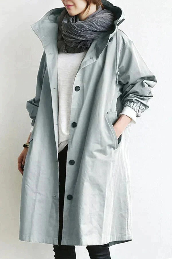 Ingeborg | Regenjacke mit Knopfleiste und verstellbarer Kapuze