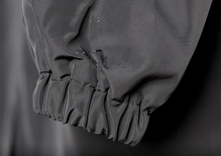 Ingeborg | Regenjacke mit Knopfleiste und verstellbarer Kapuze