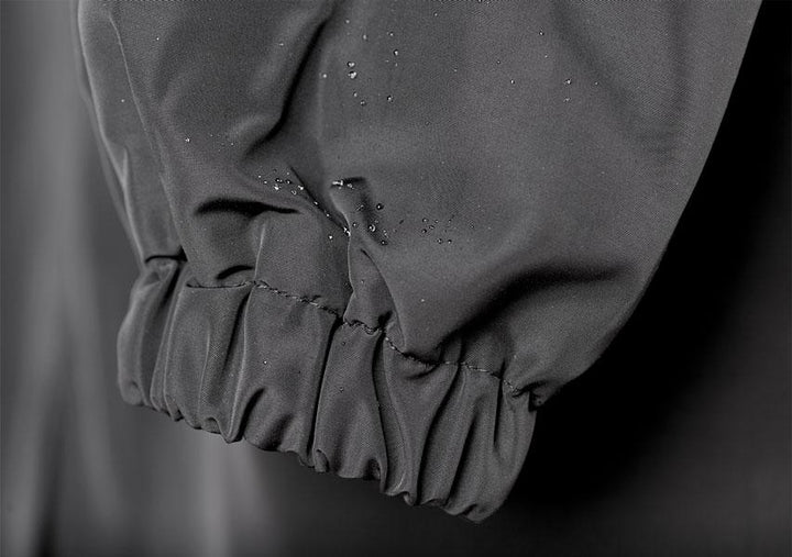 Ingeborg | Regenjacke mit Knopfleiste und verstellbarer Kapuze