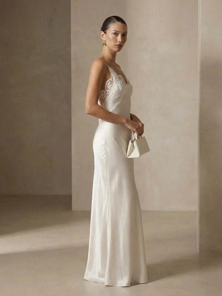 Antonia | Satin-Slipkleid mit V-Ausschnitt und Spitzeneinsatz