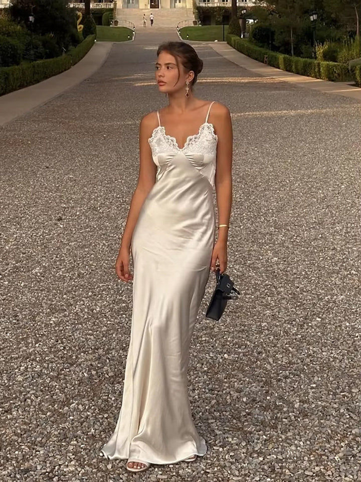 Antonia | Satin-Slipkleid mit V-Ausschnitt und Spitzeneinsatz