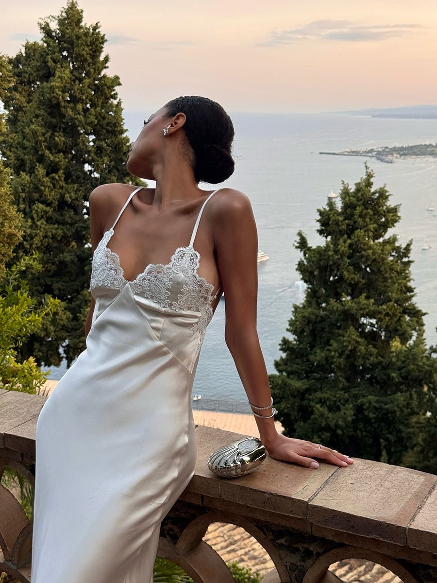 Antonia | Satin-Slipkleid mit V-Ausschnitt und Spitzeneinsatz