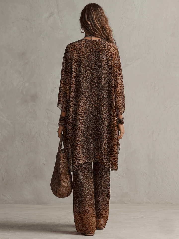 Xenia | Fließendes Dreiteiler-Set mit Leo-Print im Boho-Stil