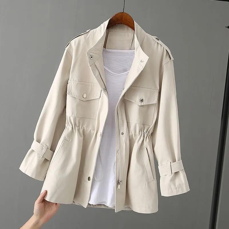 Karin-Rose | Zeitloser Trenchcoat mit geräumigen Taschen