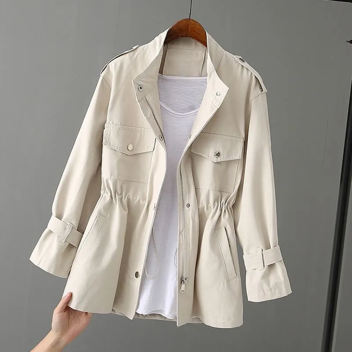 Karin-Rose | Zeitloser Trenchcoat mit geräumigen Taschen
