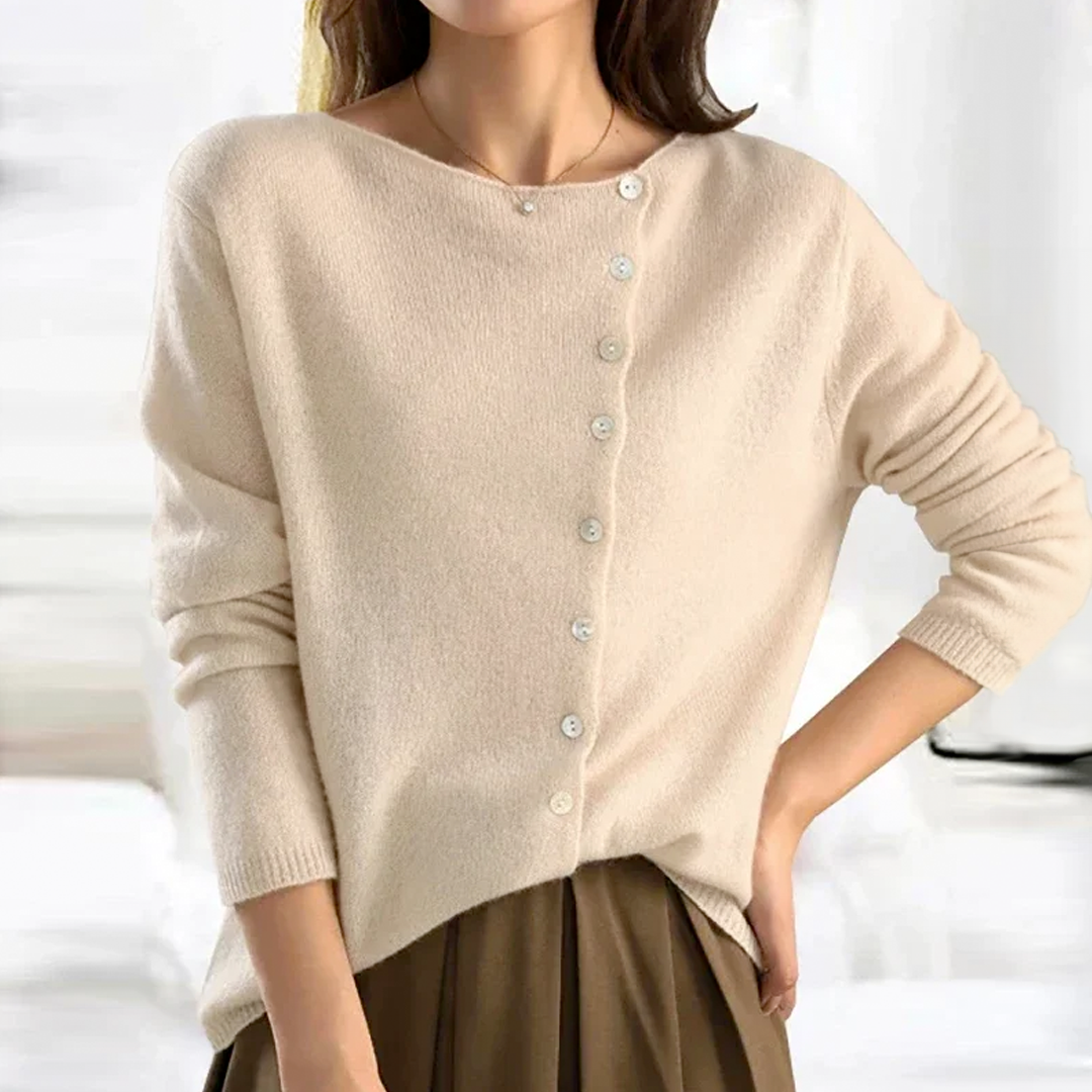 Jule | Asymmetrische Strickjacke mit Knopfleiste