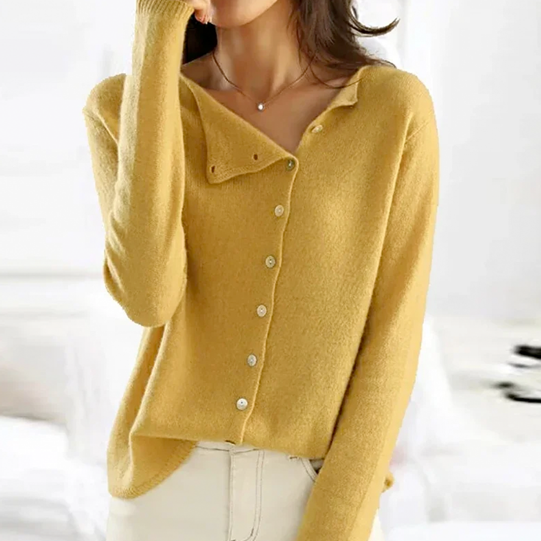 Jule | Asymmetrische Strickjacke mit Knopfleiste