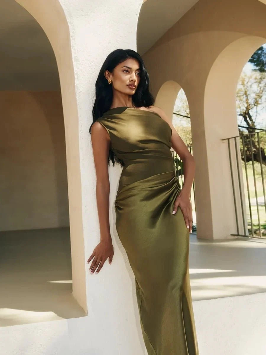 Emilia | Satin-Kleid in Wickeloptik mit Plisseefalten