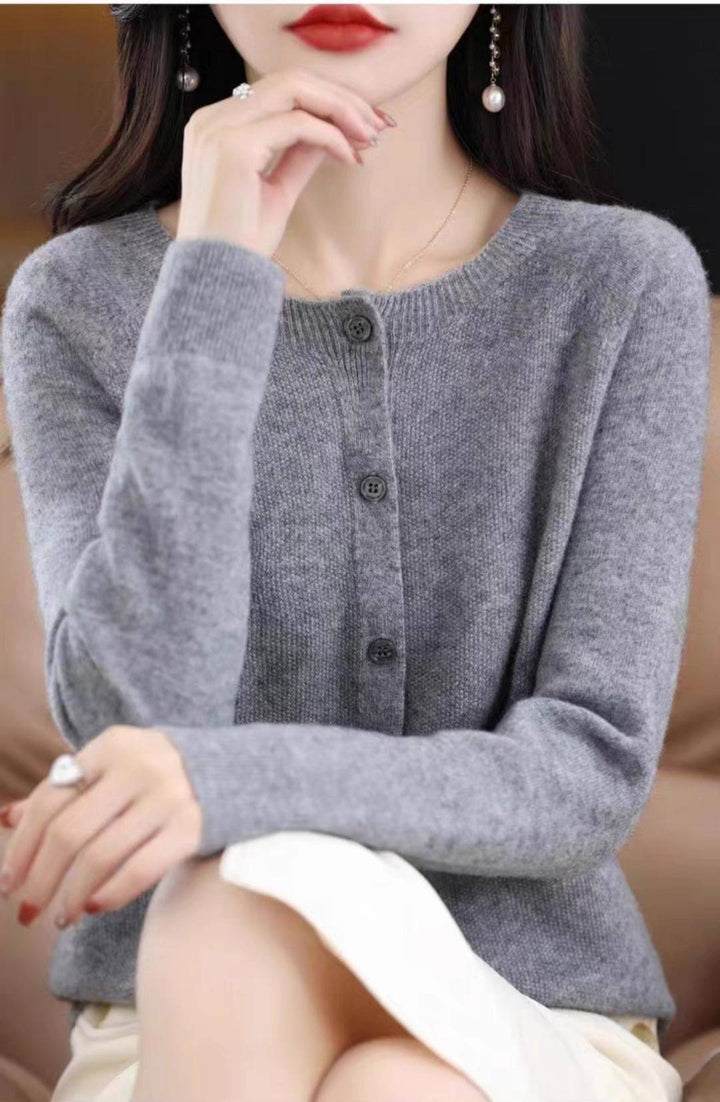 Marlies | Strickjacke mit Rundhalsausschnitt und Knöpfen