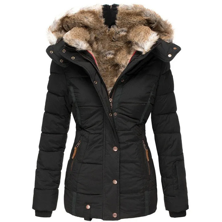 Britta | Winterjacke mit Fellfutter, gefütterter Kapuze und geräumigen Taschen