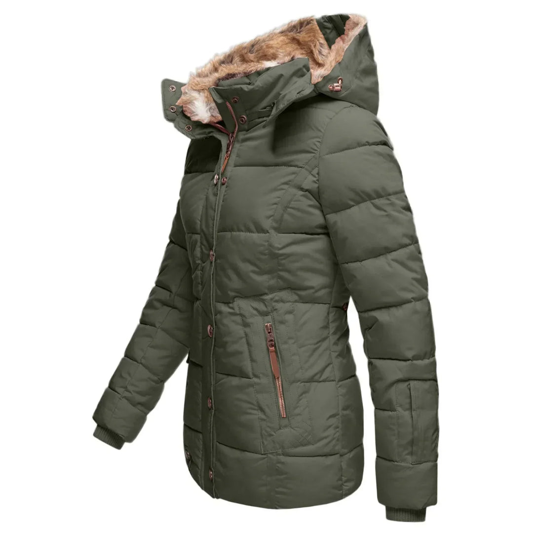 Britta | Winterjacke mit Fellfutter, gefütterter Kapuze und geräumigen Taschen