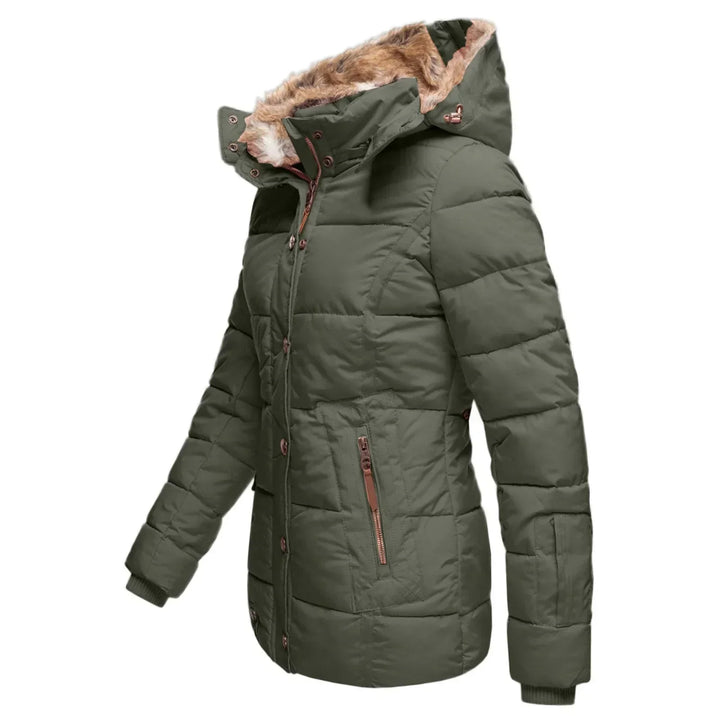 Britta | Winterjacke mit Fellfutter, gefütterter Kapuze und geräumigen Taschen