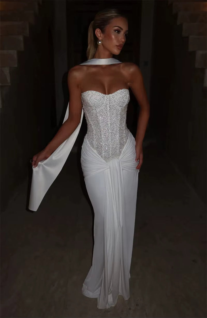 Ortrun | Trägerkleid in Satin-Optik mit V-Ausschnitt