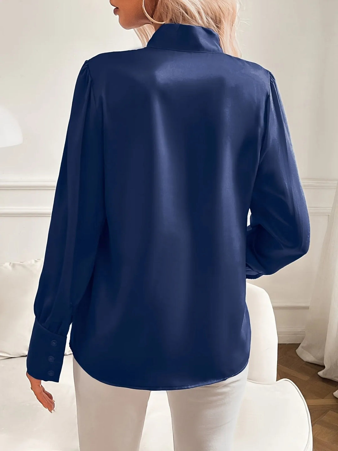 Editha | Taillierte Bluse in Satin-Optik mit Schleife am Hals