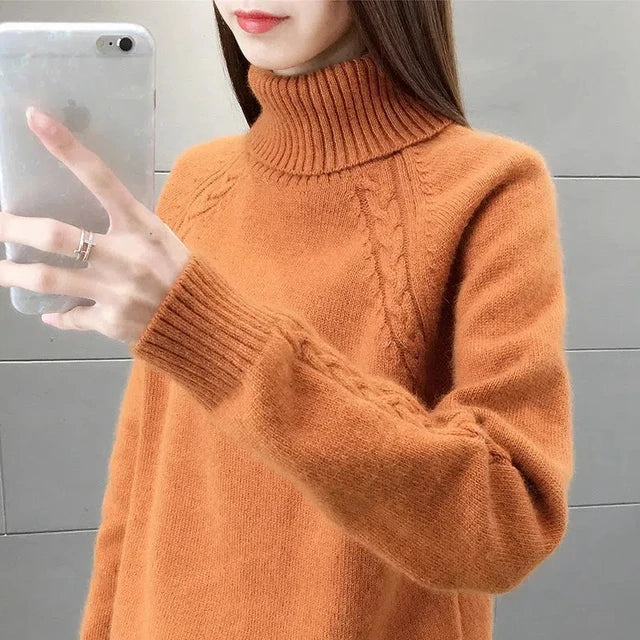 Herlinde | Rollkragenpullover mit Zopfmuster und schmeichelnder Passform