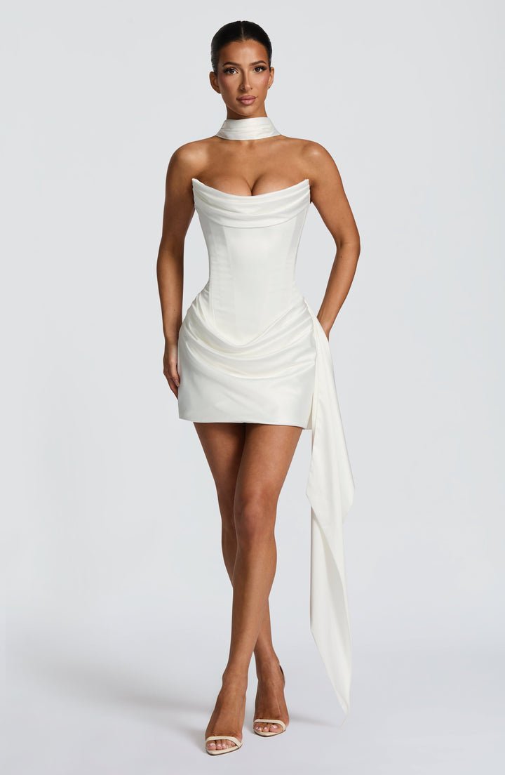 Roswitha | Satin-Minikleid mit Wasserfallausschnitt