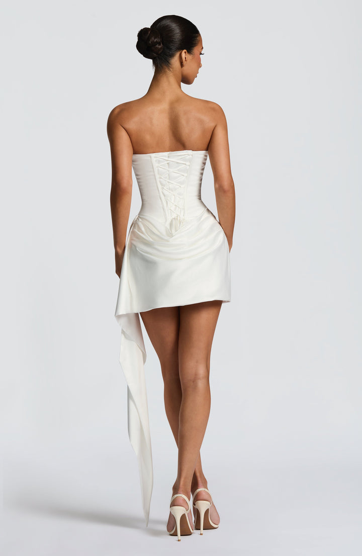 Roswitha | Satin-Minikleid mit Wasserfallausschnitt