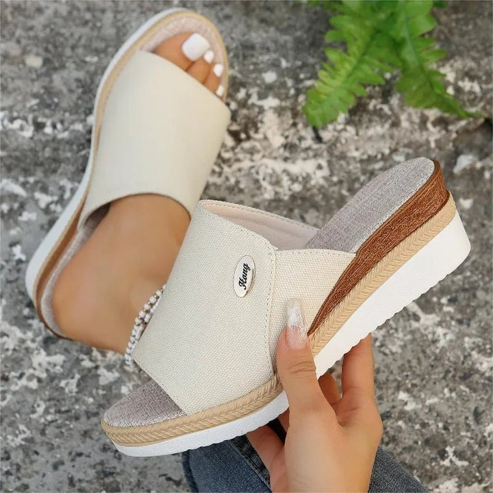Talia | Komfortable Sandale mit Riemen-Design