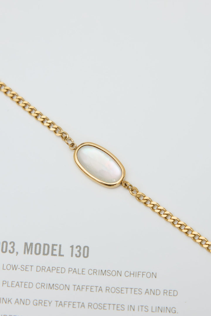 Feines Gliederarmband mit ovalem Anhänger