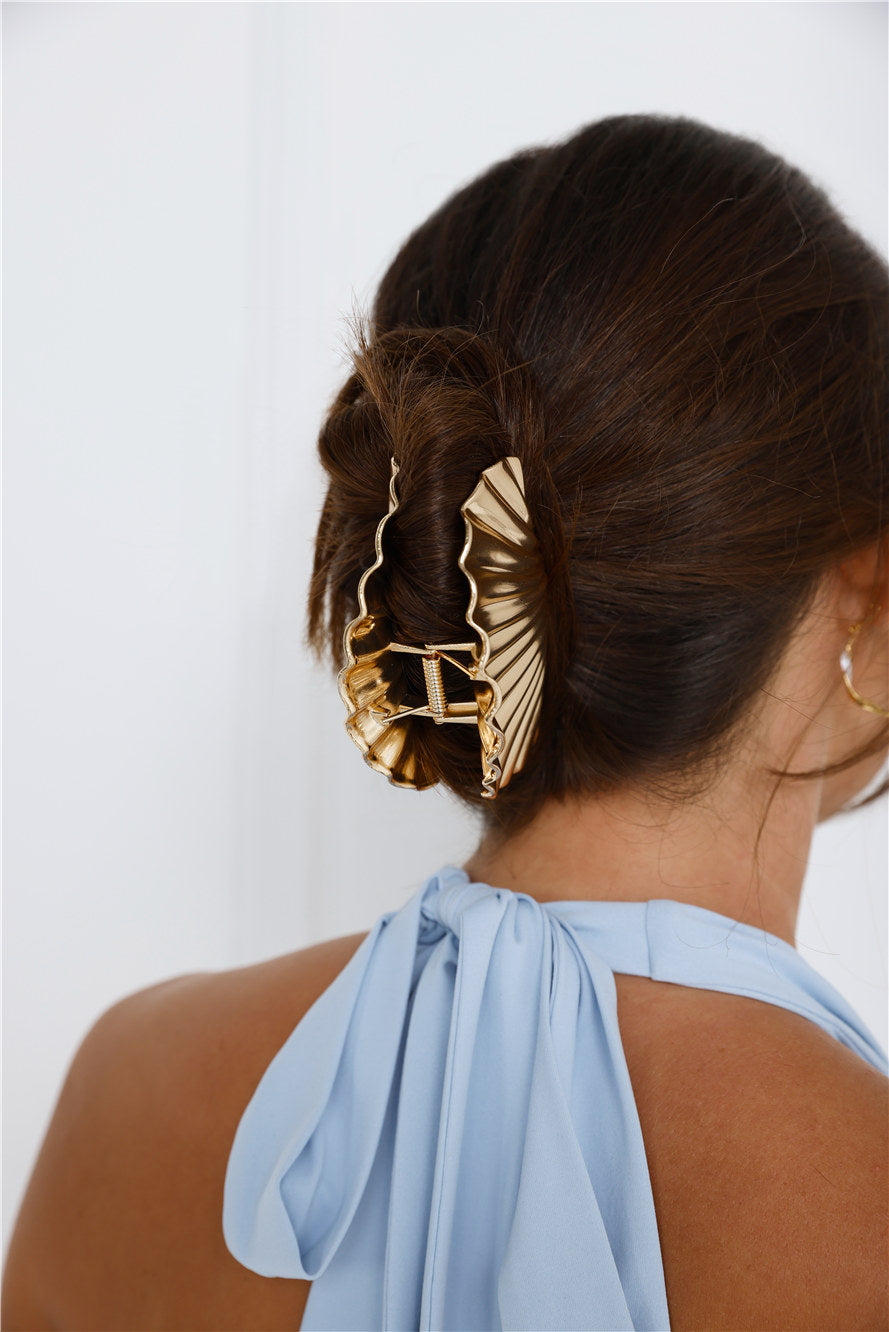 Haarklammer in Goldoptik mit Muscheldesign