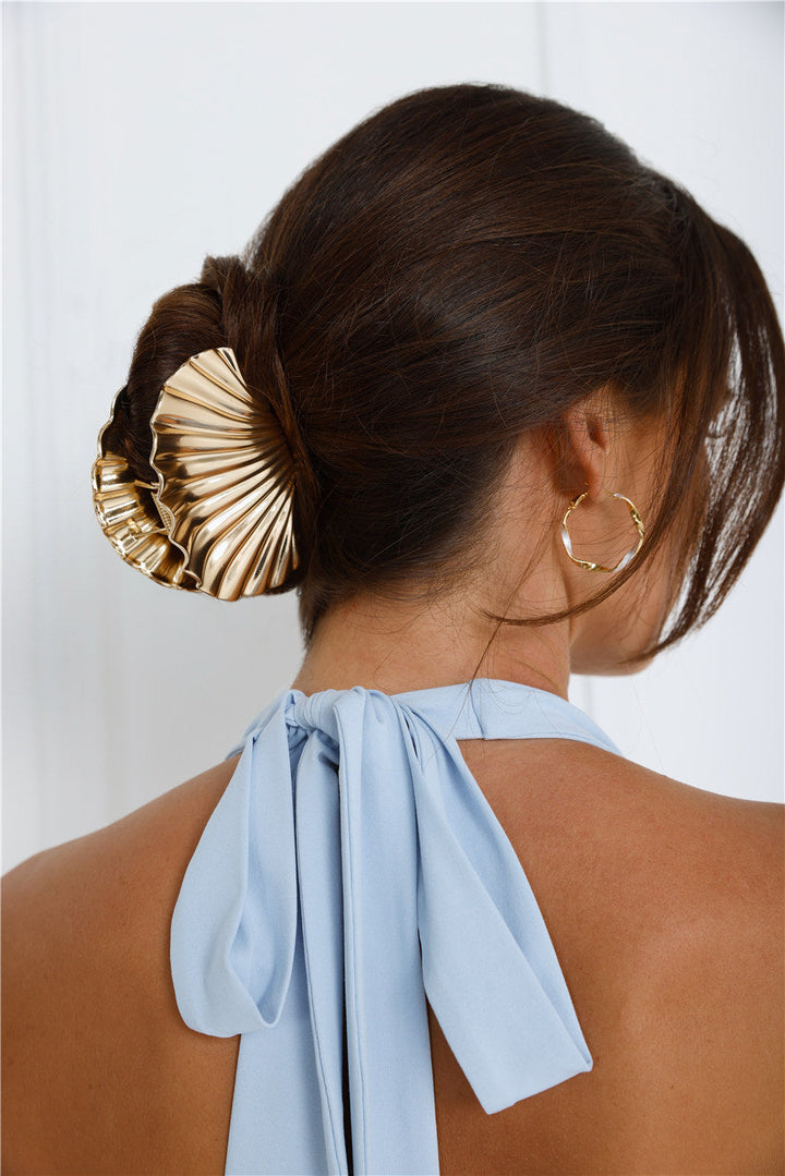 Haarklammer in Goldoptik mit Muscheldesign