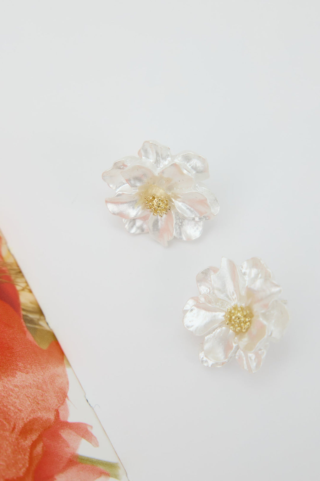 Blüten-Ohrstecker mit Perle
