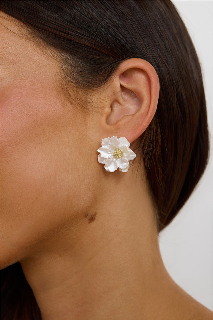 Blüten-Ohrstecker mit Perle